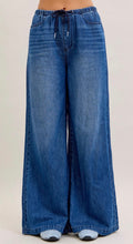 Load image into Gallery viewer, Judy Blue HW Featherlight Palazzo Jeans
