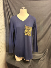 Load image into Gallery viewer, Long Sleeve Animal Print Pocket Top
