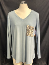Load image into Gallery viewer, Long Sleeve Animal Print Pocket Top
