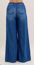 Load image into Gallery viewer, Judy Blue HW Featherlight Palazzo Jeans
