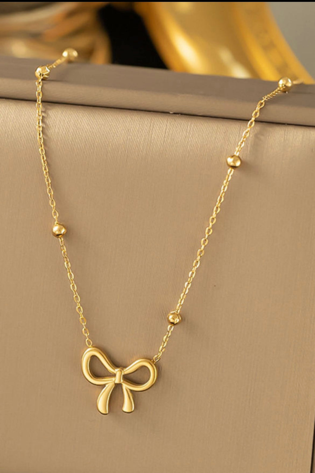 Gold Bow Knot Pendant Choker Necklace